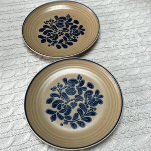 Pfaltzgraff Thomasville Pottery 2 folk art plates. Tan/blue. No chips/cracks